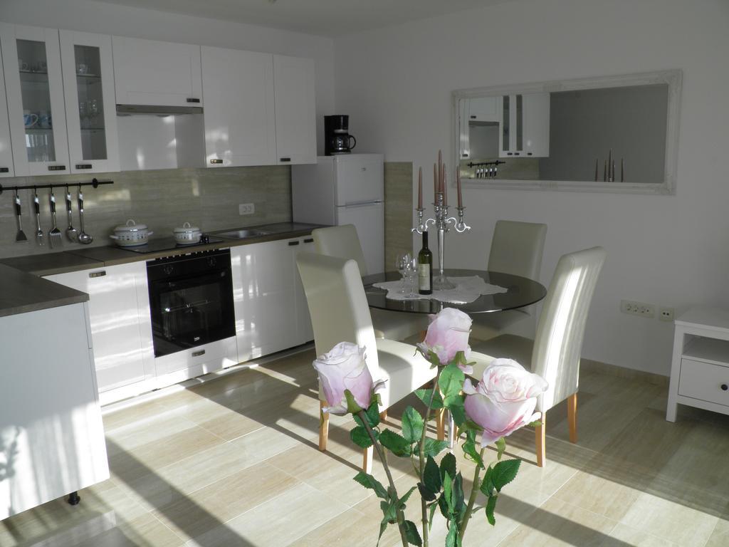 Apartments Perla Dinjiska Luaran gambar